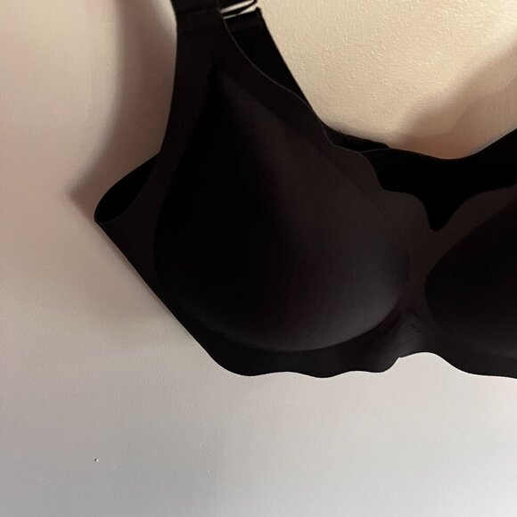 Second Skin Black Bra Scalloped Size Large NWT Wireless Lightly Padded - Picture 3 of 6